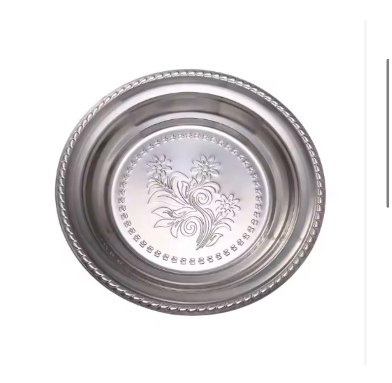 Embossed floral pattern and rope rim